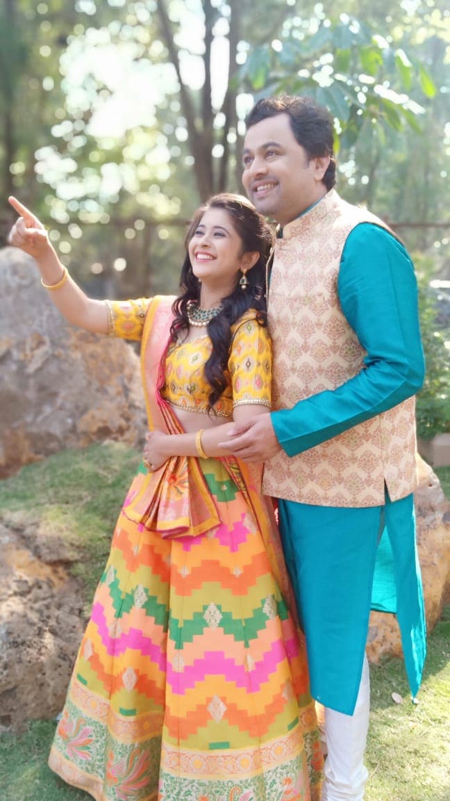 विक्रांत आणि ईशाच्या लग्नाचा सोहळा अगदी शाही पद्धतीनं होतोय. या लग्नाचे फोटो आता व्हायरल झालेत. विक्रांत आणि ईशाच्या लग्नाचा सोहळा अगदी शाही पद्धतीनं होतोय. या लग्नाचे फोटो आता व्हायरल झालेत.