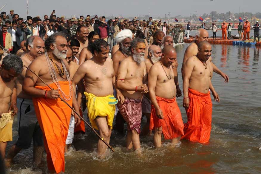 'भव्य कुंभ, दिव्य कुंभ' हे यावर्षीच्या कुंभमेळ्याचं घोषवाक्य सरकारने ठरवलं होतं. त्यानुसार सरकारने जोरदार तयारी केली होती. 71 देशांचे राजदूत आणि 3 हजार अप्रवासी भारतीयांनीही या मेळ्यात स्नान केलं अशी माहिती आदित्यनाथ यांनी दिली. 'भव्य कुंभ, दिव्य कुंभ' हे यावर्षीच्या कुंभमेळ्याचं घोषवाक्य सरकारने ठरवलं होतं. त्यानुसार सरकारने जोरदार तयारी केली होती. 71 देशांचे राजदूत आणि 3 हजार अप्रवासी भारतीयांनीही या मेळ्यात स्नान केलं अशी माहिती आदित्यनाथ यांनी दिली.