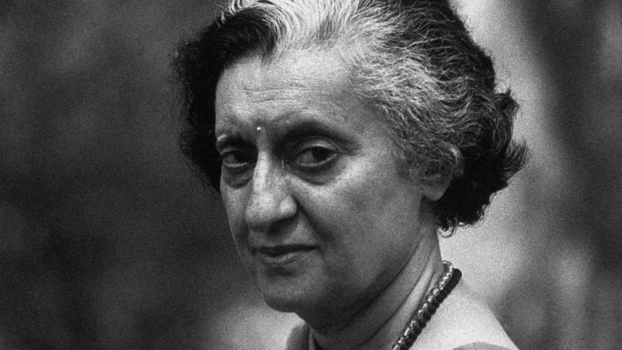 प्रियंका गांधींनी सक्रिय राजकारणात प्रवेश केल्यानंतर वेगवेगळ्या चर्चांना उधाण आलं आहे. एकीकडे त्यांच्याकडे माजी पंतप्रधान इंदिरा गांधींची छबी म्हणून पाहिलं जात असताना प्रियांका गांधींनी इंदिराजींसारखं दिसण्यासाठी सर्जरी केल्याच्या चर्चा सोशल मीडियावर रंगल्या होत्या. तसंच इंदिरा गांधींच्या नाकाची सर्जरी झाली होती असंही म्हटलं जातं. प्रियंका गांधींनी सक्रिय राजकारणात प्रवेश केल्यानंतर वेगवेगळ्या चर्चांना उधाण आलं आहे. एकीकडे त्यांच्याकडे माजी पंतप्रधान इंदिरा गांधींची छबी म्हणून पाहिलं जात असताना प्रियांका गांधींनी इंदिराजींसारखं दिसण्यासाठी सर्जरी केल्याच्या चर्चा सोशल मीडियावर रंगल्या होत्या. तसंच इंदिरा गांधींच्या नाकाची सर्जरी झाली होती असंही म्हटलं जातं.