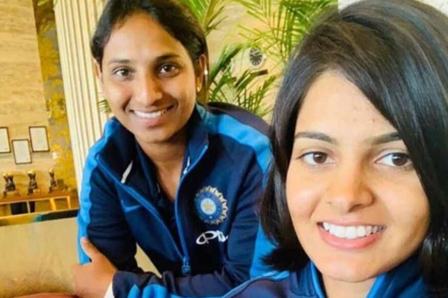 महिला क्रिकेट चॅम्पियनशिपमध्ये गुजरात आणि तामिळनाडुविरुद्ध शतकी खेळी करणाऱ्या प्रिया पुनियाची वर्ल्ड कपच्या संघात निवड झाली आहे. 22 वर्षीय प्रिया पुनिया राजस्थानची आहे. महिला क्रिकेट चॅम्पियनशिपमध्ये गुजरात आणि तामिळनाडुविरुद्ध शतकी खेळी करणाऱ्या प्रिया पुनियाची वर्ल्ड कपच्या संघात निवड झाली आहे. 22 वर्षीय प्रिया पुनिया राजस्थानची आहे.