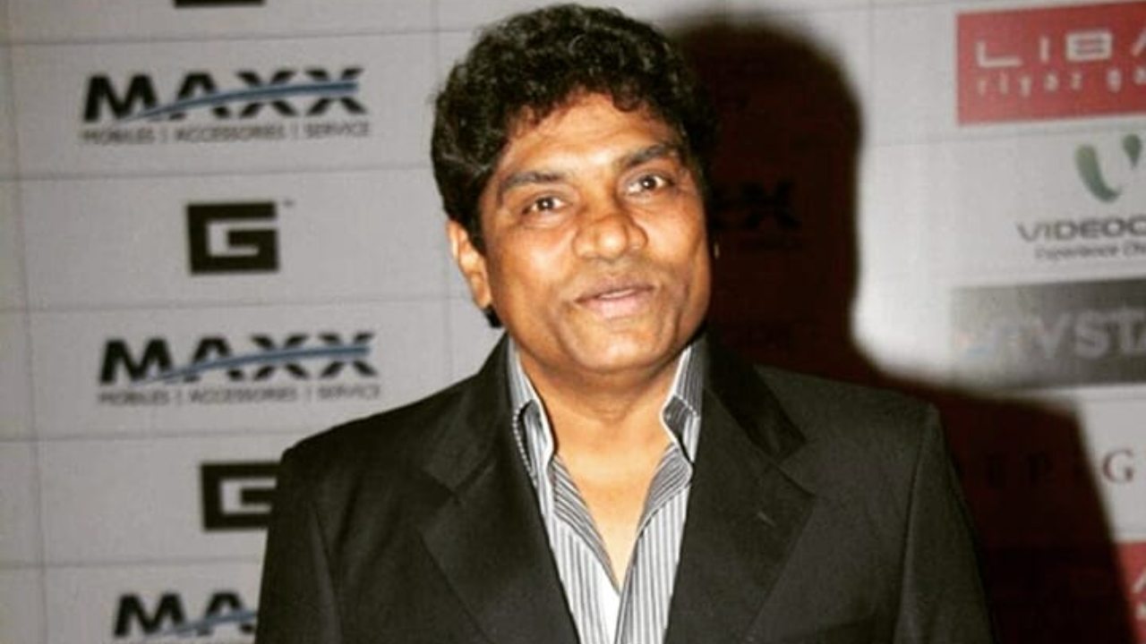 ‘सध्या जगाला हसण्याची आणि हसवण्याची गरज आहे. यासाठीच स्टार प्रवाह वाहिनी ‘एक टप्पा आऊट’ हा अनोखा स्टॅण्ड अप कॉमेडी शो घेऊन येत आहे. महाराष्ट्राच्या कानाकोपऱ्यात दडलेल्या टॅलेण्टचा शोध या कार्यक्रमातून घेतला जाईल. दिग्गज परीक्षक आणि सुप्रसिद्ध कलाकार मंडळींच्यासानिध्यात नवख्या कलाकारांना मार्गदर्शन केलं जाईल. मनोरंजनाने परिपूर्ण असा हा कार्यक्रम असेल’ अशी भावना ‘स्टार प्रवाह’चे कार्यक्रम प्रमुख सतीश राजवाडे यांनी व्यक्त केली. ‘सध्या जगाला हसण्याची आणि हसवण्याची गरज आहे. यासाठीच स्टार प्रवाह वाहिनी ‘एक टप्पा आऊट’ हा अनोखा स्टॅण्ड अप कॉमेडी शो घेऊन येत आहे. महाराष्ट्राच्या कानाकोपऱ्यात दडलेल्या टॅलेण्टचा शोध या कार्यक्रमातून घेतला जाईल. दिग्गज परीक्षक आणि सुप्रसिद्ध कलाकार मंडळींच्यासानिध्यात नवख्या कलाकारांना मार्गदर्शन केलं जाईल. मनोरंजनाने परिपूर्ण असा हा कार्यक्रम असेल’ अशी भावना ‘स्टार प्रवाह’चे कार्यक्रम प्रमुख सतीश राजवाडे यांनी व्यक्त केली.