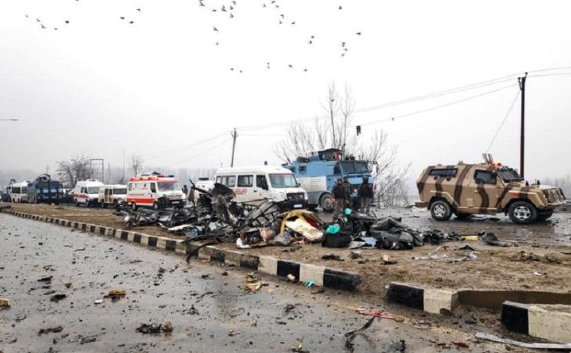 सीआरपीएफ जवानांच्या ताफ्यात आईडी स्फोट घडवून दहशतवादी हल्ला केल्यानंतर पुलवामा पुन्हा चर्चेत आलं आहे. या दहशतवादी हल्ल्यात 40 जवान शहीद झाले. सीआरपीएफ जवानांच्या ताफ्यात आईडी स्फोट घडवून दहशतवादी हल्ला केल्यानंतर पुलवामा पुन्हा चर्चेत आलं आहे. या दहशतवादी हल्ल्यात 40 जवान शहीद झाले.