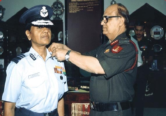 भारताच्या हवाई दलात मेडिकल सर्व्हिसच्या डायरेक्टर जनरल म्हणून रूजू झालेल्या पद्मावती बंडोपाध्याय या पहिल्या महिला मार्शल होत्या. भारताच्या हवाई दलात मेडिकल सर्व्हिसच्या डायरेक्टर जनरल म्हणून रूजू झालेल्या पद्मावती बंडोपाध्याय या पहिल्या महिला मार्शल होत्या.