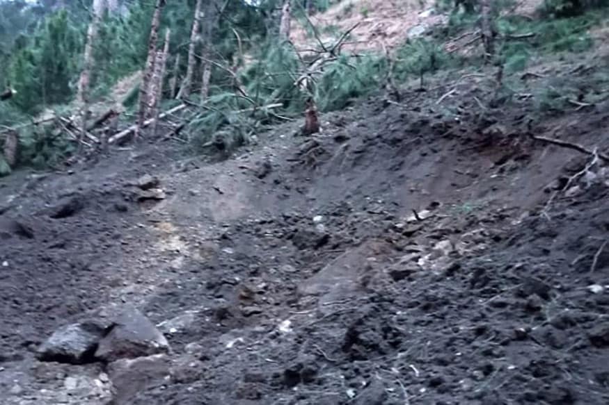 पुलवामात झालेल्या दहशतवादी हल्ल्यानंतर भारताने पाकिस्तानातील बालाकोट येथे मंगळवारी पहाटे साडेतीनच्या सुमारास हवाई हल्ला केला. भारतीय हवाई दलाच्या मिराज 2000 या लढाऊ विमानांनी पाकव्याप्त काश्मीरमध्ये असलेल्या जैश ए मोहम्मद या दहशतवादी संघटनेच्या प्रशिक्षण तळांवर 1000 किलोचे बॉम्ब फेकले. भारताच्या हवाई दलाने केलेली आतापर्यंतची सर्वात मोठी कारवाई आहे. पुलवामात झालेल्या दहशतवादी हल्ल्यानंतर भारताने पाकिस्तानातील बालाकोट येथे मंगळवारी पहाटे साडेतीनच्या सुमारास हवाई हल्ला केला. भारतीय हवाई दलाच्या मिराज 2000 या लढाऊ विमानांनी पाकव्याप्त काश्मीरमध्ये असलेल्या जैश ए मोहम्मद या दहशतवादी संघटनेच्या प्रशिक्षण तळांवर 1000 किलोचे बॉम्ब फेकले. भारताच्या हवाई दलाने केलेली आतापर्यंतची सर्वात मोठी कारवाई आहे.