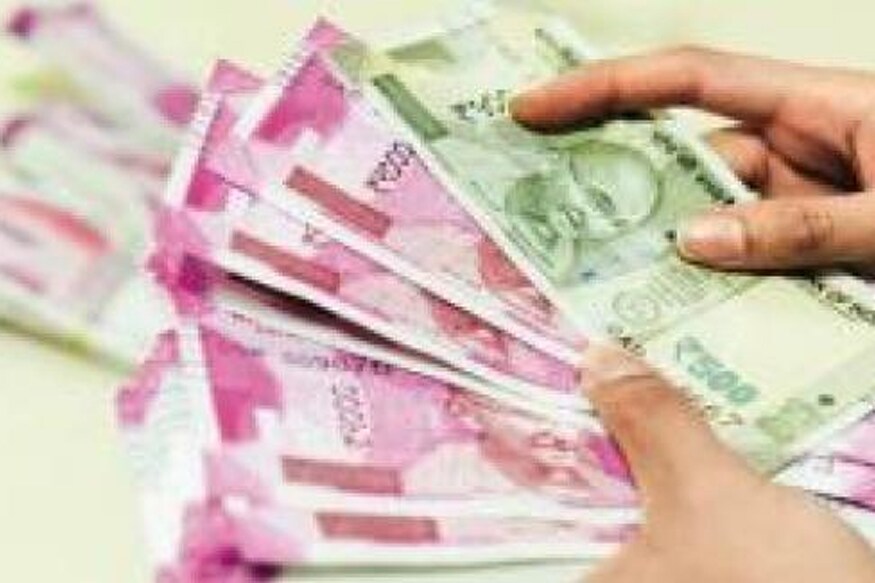 जुन्या नियमानुसार ए आणि बी गटातील अधिकाऱ्यांना शेअर किंवा म्युच्युअल फंडात एका वर्षात 50 हजारांपेक्षा जास्त गुंतवणूक केल्यास त्याची माहिती द्यावी लागत होती. तर सी आणि डी गटातील कर्मचाऱ्यांनी 25 हजार रुपयांपर्यंत मर्यादा होती. जुन्या नियमानुसार ए आणि बी गटातील अधिकाऱ्यांना शेअर किंवा म्युच्युअल फंडात एका वर्षात 50 हजारांपेक्षा जास्त गुंतवणूक केल्यास त्याची माहिती द्यावी लागत होती. तर सी आणि डी गटातील कर्मचाऱ्यांनी 25 हजार रुपयांपर्यंत मर्यादा होती.