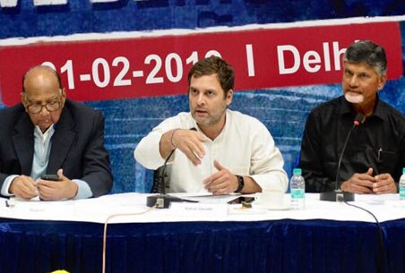 अर्थसंकल्प सादर केल्यानंतर कॉंग्रेस अध्यक्ष राहुल गांधी यांनी टीका केली. ते म्हणाले की शेतकऱ्यांनी दररोज फक्त 17 रूपये देऊन सरकारने चेष्टा केली आहे. कॉंग्रेसच्या ट्विटर हँडलवरून अर्थसंकल्पावर टीका करणारे ट्विट केली आहेत. अर्थसंकल्प सादर केल्यानंतर कॉंग्रेस अध्यक्ष राहुल गांधी यांनी टीका केली. ते म्हणाले की शेतकऱ्यांनी दररोज फक्त 17 रूपये देऊन सरकारने चेष्टा केली आहे. कॉंग्रेसच्या ट्विटर हँडलवरून अर्थसंकल्पावर टीका करणारे ट्विट केली आहेत.