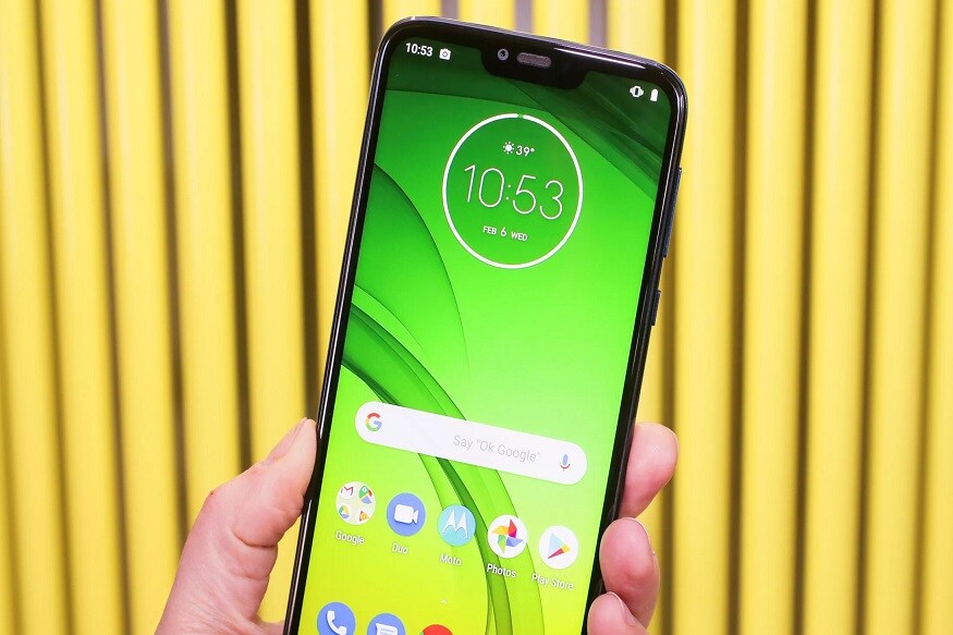 Moto G7 Power मध्ये 6.2 इंचाचा डिस्प्ले आहे. तसेच गोरिल्ला ग्लास असल्याने स्क्रिन सुरक्षित राहते. Moto G7 Power मध्ये 6.2 इंचाचा डिस्प्ले आहे. तसेच गोरिल्ला ग्लास असल्याने स्क्रिन सुरक्षित राहते.