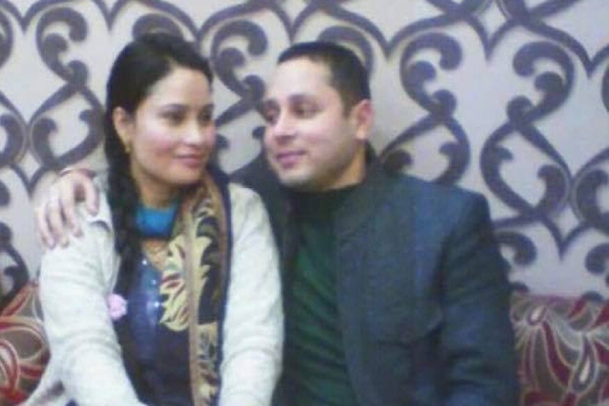 दरम्यानच्या काळात त्यांना दोन वेळा सरकारी नोकरी करण्याची संधी मिळाली. तेव्हा सरकारी नोकरी करत करत त्यांनी आपलं स्वप्न पूर्ण करण्यासाठी प्रयत्न सुरू ठेवले. अखेर 2011 मध्ये ते पोलिस अधिकारी झाले. दरम्यानच्या काळात त्यांना दोन वेळा सरकारी नोकरी करण्याची संधी मिळाली. तेव्हा सरकारी नोकरी करत करत त्यांनी आपलं स्वप्न पूर्ण करण्यासाठी प्रयत्न सुरू ठेवले. अखेर 2011 मध्ये ते पोलिस अधिकारी झाले.