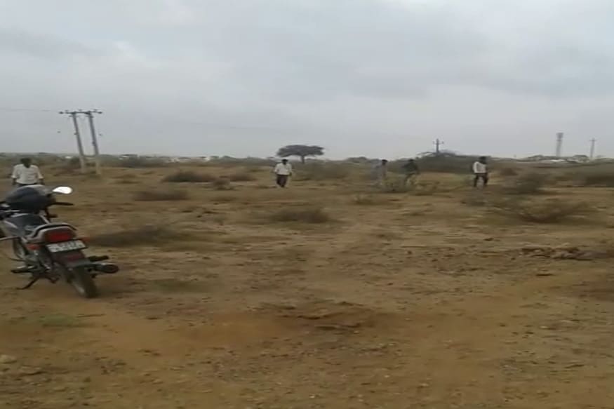 सीमेवर असलेल्या सीमा सुरक्षा दलाच्या लक्षात आल्यानंतर तातडीने कारवाई करत त्यांनी हे ड्रोन पाडलं सीमेवर असलेल्या सीमा सुरक्षा दलाच्या लक्षात आल्यानंतर तातडीने कारवाई करत त्यांनी हे ड्रोन पाडलं