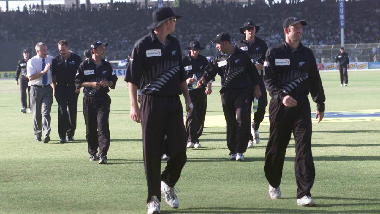 न्यूझीलंडचा संघ 2002 मध्ये पाकिस्तान दौऱ्यावर असताना दोन्ही संघांच्या हॉटेलबाहेर आत्मघाती हल्ला झाला होता. त्यावेळी कोणी खेळा़डू जखमी झाले नसले तरी सुरक्षेच्या कारणास्तव दौरा रद्द करण्यात आला होता. न्यूझीलंडचा संघ 2002 मध्ये पाकिस्तान दौऱ्यावर असताना दोन्ही संघांच्या हॉटेलबाहेर आत्मघाती हल्ला झाला होता. त्यावेळी कोणी खेळा़डू जखमी झाले नसले तरी सुरक्षेच्या कारणास्तव दौरा रद्द करण्यात आला होता.