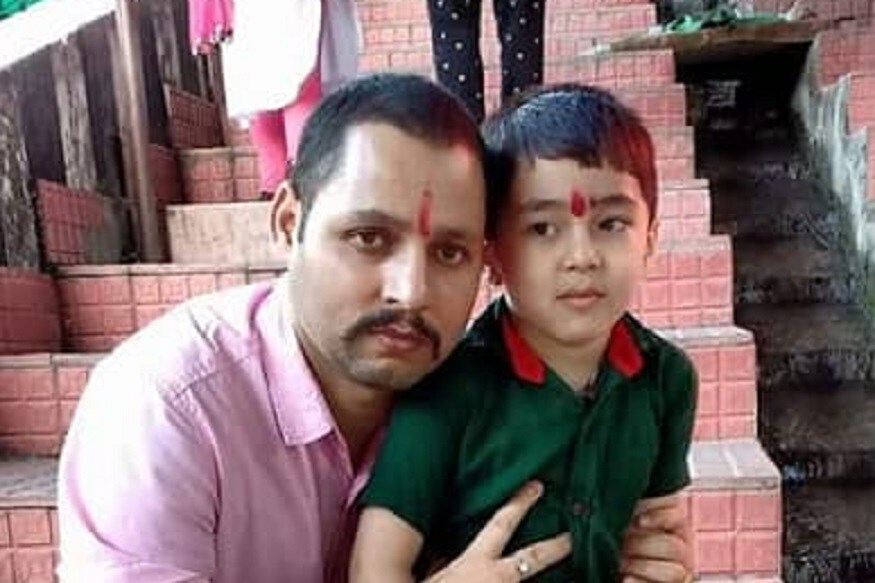 डीएसपी अमन ठाकूर यांना उल्लेखनिय कामगिरीसाठी डीजीपी पदकाने सन्मानित करण्यात आलं होतं. याशिवाय त्यांना शेर-ए-काश्मीर या शौर्य पदकाने गौरवलं होतं. डीएसपी अमन ठाकूर यांना उल्लेखनिय कामगिरीसाठी डीजीपी पदकाने सन्मानित करण्यात आलं होतं. याशिवाय त्यांना शेर-ए-काश्मीर या शौर्य पदकाने गौरवलं होतं.