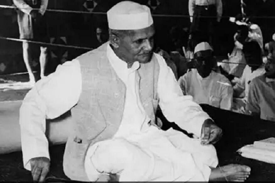 देशाचे तत्कालीन पंतप्रधान लाल बहाद्दुर शास्त्रींवर शाहनवाज यांना मंत्रिमंडळातून काढून टाकण्यासाठी दबाव वाढला. तेव्हा राजीनामा घेण्यास शास्त्रींनी नकार दिला. त्यांचा मुलगा शत्रूसेनेत आहे त्यात शाहनवाज यांची काय चूक? असा प्रश्नही त्यांनी विचारला होता. आजही शाहनवाज यांच्या कुटुंबातील अनेकजण पाकिस्तानच्या सैन्यात मोठ्या पदावर आहेत. देशाचे तत्कालीन पंतप्रधान लाल बहाद्दुर शास्त्रींवर शाहनवाज यांना मंत्रिमंडळातून काढून टाकण्यासाठी दबाव वाढला. तेव्हा राजीनामा घेण्यास शास्त्रींनी नकार दिला. त्यांचा मुलगा शत्रूसेनेत आहे त्यात शाहनवाज यांची काय चूक? असा प्रश्नही त्यांनी विचारला होता. आजही शाहनवाज यांच्या कुटुंबातील अनेकजण पाकिस्तानच्या सैन्यात मोठ्या पदावर आहेत.