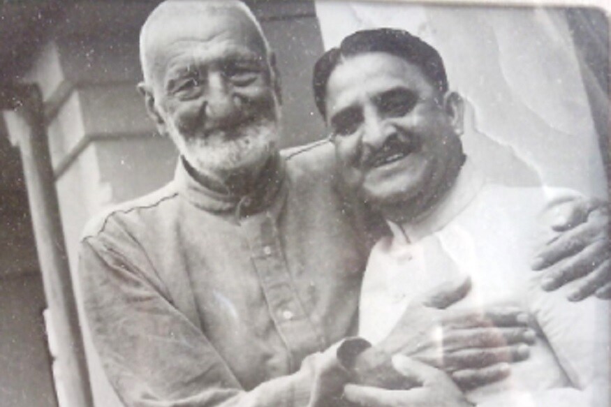 शाहनवाज यांचा मुलगा जोपर्यंत पाकिस्तानच्या सैन्यदलात कार्यरत होता तोपर्यंत दोघांची कधीच भेट झाली नव्हती. निवृत्तीनंतर वडिलांना भेटण्यासाठी महमूद नवाज भारतात आला होता. शाहनवाज यांचा भाऊ पाकिस्तानी सैन्यात ब्रिगेडिअर पदापर्यंत पोहचला होता. शाहनवाज यांचा मुलगा जोपर्यंत पाकिस्तानच्या सैन्यदलात कार्यरत होता तोपर्यंत दोघांची कधीच भेट झाली नव्हती. निवृत्तीनंतर वडिलांना भेटण्यासाठी महमूद नवाज भारतात आला होता. शाहनवाज यांचा भाऊ पाकिस्तानी सैन्यात ब्रिगेडिअर पदापर्यंत पोहचला होता.