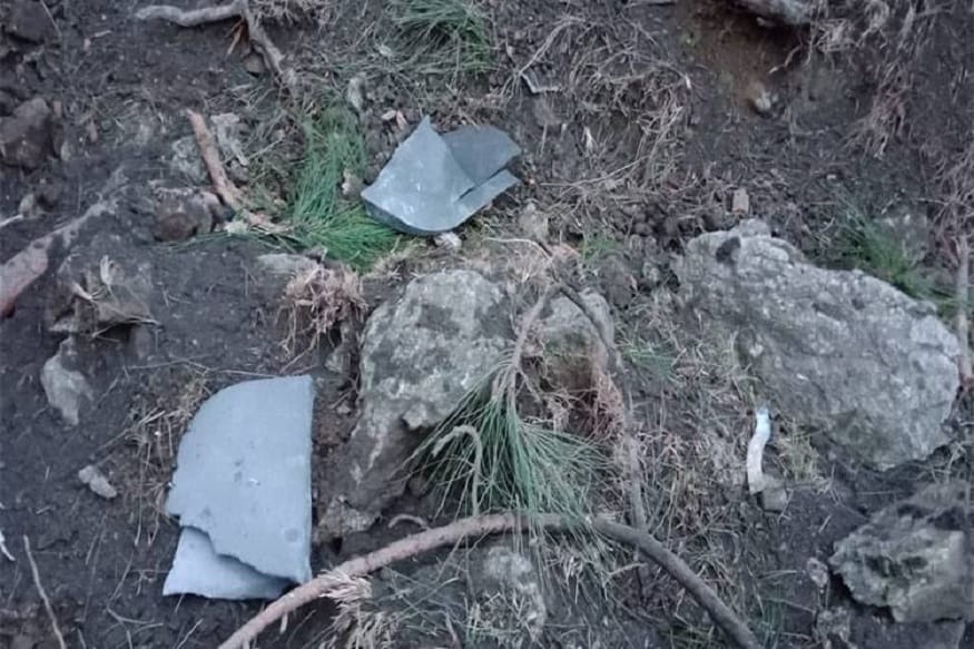 पुलवामा हल्ल्यानंतर भारताने काश्मीरमधील कुलगाममध्ये दहशतवाद्यांविरोधात कारवाई केली होती. त्यानंतर मंगळवारी हवाई दलाने थेट पाकिस्तानात घुसून दहशतवाद्यांचे तळ उद्ध्वस्त केले. या हल्ल्यानंतर दोन्ही देशांत तणावाचे वातावारण आहे. याच पार्श्वभूमीवर भारत आणि पाकिस्तानने थोडं संयमानं घेण्याचा सल्ला संयुक्त राष्ट्रसंघाने दिला आहे. पुढे वाचा...एअर स्ट्राईकनंतर सोशल मीडियावर अशी उडतेय पाकिस्तानची खिल्ली पुलवामा हल्ल्यानंतर भारताने काश्मीरमधील कुलगाममध्ये दहशतवाद्यांविरोधात कारवाई केली होती. त्यानंतर मंगळवारी हवाई दलाने थेट पाकिस्तानात घुसून दहशतवाद्यांचे तळ उद्ध्वस्त केले. या हल्ल्यानंतर दोन्ही देशांत तणावाचे वातावारण आहे. याच पार्श्वभूमीवर भारत आणि पाकिस्तानने थोडं संयमानं घेण्याचा सल्ला संयुक्त राष्ट्रसंघाने दिला आहे. पुढे वाचा...एअर स्ट्राईकनंतर सोशल मीडियावर अशी उडतेय पाकिस्तानची खिल्ली
