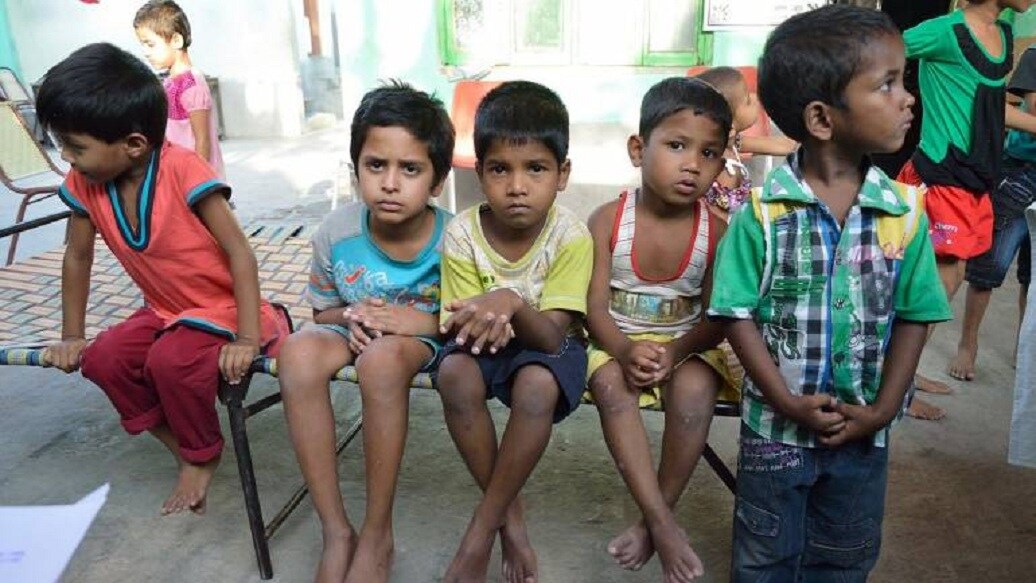 2015 ते 2018 याकाळात परदेशातील नागरिकांनी 2,310 मुलं दत्तक घेतली. ज्यामध्ये 1,594 मुली आहेत. खासदारांनी विचारलेल्या प्रश्नांमध्ये महिला आणि बालकल्याण मंत्रालयाने ही आकडेवारी दिली आहे. 2015 ते 2018 याकाळात परदेशातील नागरिकांनी 2,310 मुलं दत्तक घेतली. ज्यामध्ये 1,594 मुली आहेत. खासदारांनी विचारलेल्या प्रश्नांमध्ये महिला आणि बालकल्याण मंत्रालयाने ही आकडेवारी दिली आहे.