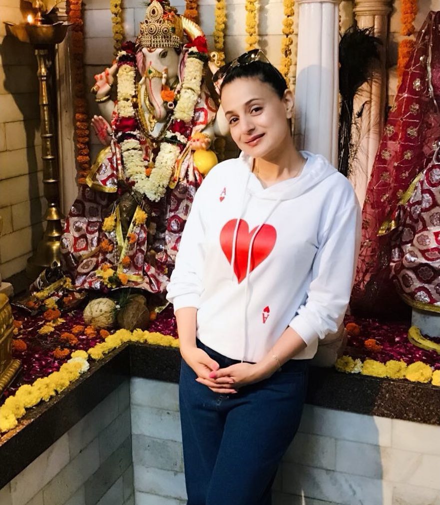 आता पवन यांच्या आरोपानुसार जेव्हा दिलेलं आश्वासन पूर्ण करण्याची वेळ आली तेव्हा आयत्यावेळी नकार दिला आहे. अमिषा पटेल आणि तिच्या टीमने कार्यक्रमात सहभाग घेण्यास स्पष्ट नकार दिला तसेच अतिरिक्त २ लाख रुपयांची मागणीही केली. आता पवन यांच्या आरोपानुसार जेव्हा दिलेलं आश्वासन पूर्ण करण्याची वेळ आली तेव्हा आयत्यावेळी नकार दिला आहे. अमिषा पटेल आणि तिच्या टीमने कार्यक्रमात सहभाग घेण्यास स्पष्ट नकार दिला तसेच अतिरिक्त २ लाख रुपयांची मागणीही केली.
