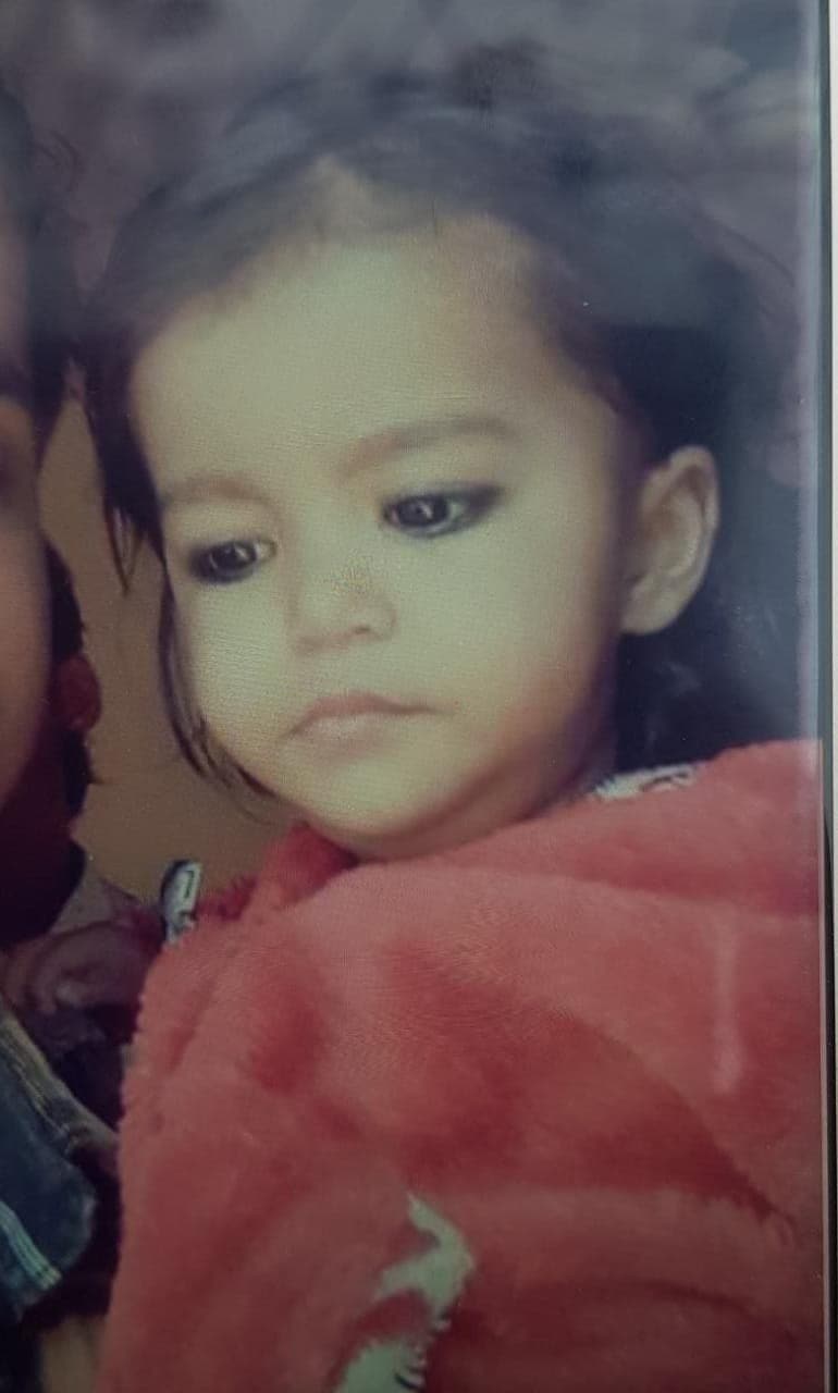 उल्हासनगरमध्ये देखील एक धक्कादायक प्रकार समोर आला. अनधिकृतपणे उभ्या राहिलेल्या एका चार माजली इमारतीने 3 जणांचा बळी घेतला. मेमसाब या अपार्टमेंटच्या दुसऱ्या मजल्यावरचा स्लॅब पहिल्या आणि बाजूच्या मजल्यावरच्या असलेल्या हॉस्पिटलवर पडल्याने हॉस्पिटलमधील तिघांचा दुर्दवी अंत झाला. उल्हासनगरमध्ये देखील एक धक्कादायक प्रकार समोर आला. अनधिकृतपणे उभ्या राहिलेल्या एका चार माजली इमारतीने 3 जणांचा बळी घेतला. मेमसाब या अपार्टमेंटच्या दुसऱ्या मजल्यावरचा स्लॅब पहिल्या आणि बाजूच्या मजल्यावरच्या असलेल्या हॉस्पिटलवर पडल्याने हॉस्पिटलमधील तिघांचा दुर्दवी अंत झाला.