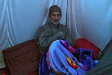 दहशतवादी आदिलच्या घरच्यांना करतायत 'मुबारक' ; वडिल म्हणाले, जवानांच्या मृत्यूचा आनंद नाही