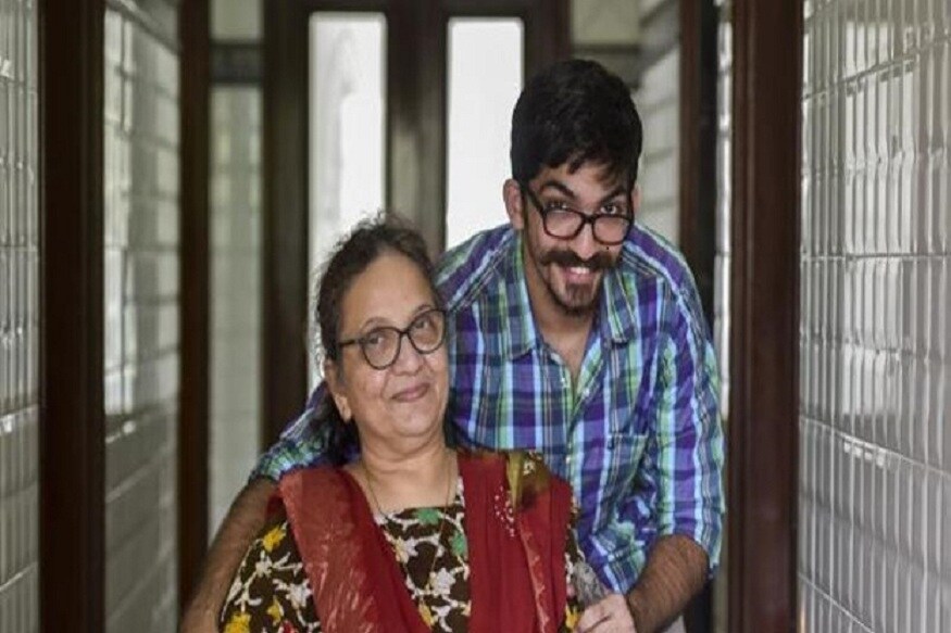 मुनाफला ही सारी आयडिया त्याच्या आईपासून मिळाली. सध्या मुनाफ बोहरी किचन नावानं रेस्टारंट चालवतो. आईला टिव्हीवरील फूड शो पाहण्यात रस आहे. त्यामुळे आईच्या ज्ञानाचा फायदा मुनाफ आता खवय्यांच्या जीभेचे चोचले पुरवण्याकरता करणार आहे. त्यासाठी तो लवकरच फूड चैंन सुरू करणार आहे. मुनाफला ही सारी आयडिया त्याच्या आईपासून मिळाली. सध्या मुनाफ बोहरी किचन नावानं रेस्टारंट चालवतो. आईला टिव्हीवरील फूड शो पाहण्यात रस आहे. त्यामुळे आईच्या ज्ञानाचा फायदा मुनाफ आता खवय्यांच्या जीभेचे चोचले पुरवण्याकरता करणार आहे. त्यासाठी तो लवकरच फूड चैंन सुरू करणार आहे.