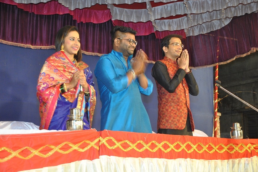 नेहमी आपण पाहतो चला हवा येऊ द्या मालिकेत इतर मालिकांचे कलाकार येत असतात. पण यावेळी वेगळं घडलंय. नेहमी आपण पाहतो चला हवा येऊ द्या मालिकेत इतर मालिकांचे कलाकार येत असतात. पण यावेळी वेगळं घडलंय.