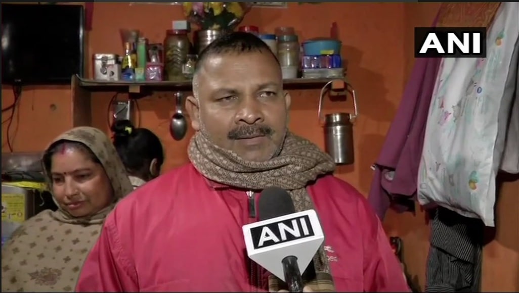 'फक्त आताच नाही तर प्रियंका या दर दोन महिन्यानंतर आमच्या घरी भेटीसाठी येतात,' अशी माहिती आशिषच्या वडिलांनी दिली आहे. 'फक्त आताच नाही तर प्रियंका या दर दोन महिन्यानंतर आमच्या घरी भेटीसाठी येतात,' अशी माहिती आशिषच्या वडिलांनी दिली आहे.