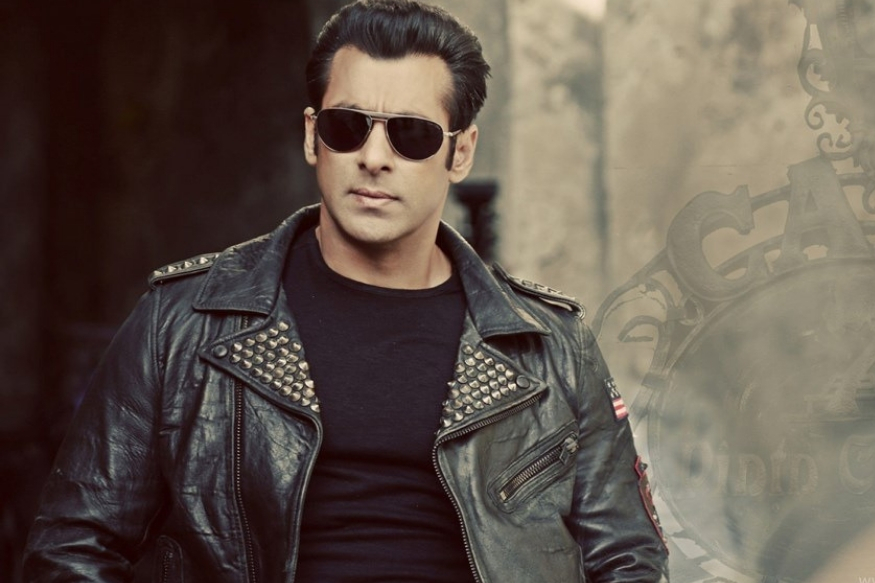 निमित्त होतं ‘भारत’च्या सक्सेस पार्टीचं पण, चर्चा मात्र भाईजानच्या शर्टचीच