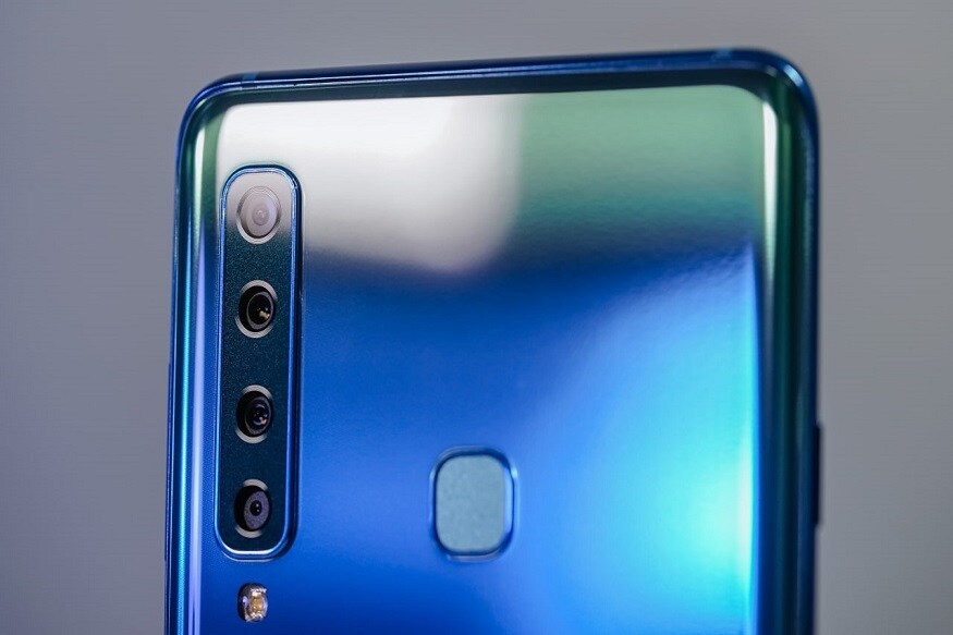 नुकताच सॅमसंगनं Galaxy A9 (2018) लाँच केला होता. तेव्हा फोनची किंमत होती 36,990 रुपये. आता कंपनीनं आणखी 3 हजार रुपये कमी केले. तेव्हा हा फोन 33,990 रुपयांना मिळायला लागला. आता खूशखबर अशी की पुन्हा एकदा कंपनीनं आणखी किंमत कमी केलीय. नुकताच सॅमसंगनं Galaxy A9 (2018) लाँच केला होता. तेव्हा फोनची किंमत होती 36,990 रुपये. आता कंपनीनं आणखी 3 हजार रुपये कमी केले. तेव्हा हा फोन 33,990 रुपयांना मिळायला लागला. आता खूशखबर अशी की पुन्हा एकदा कंपनीनं आणखी किंमत कमी केलीय.