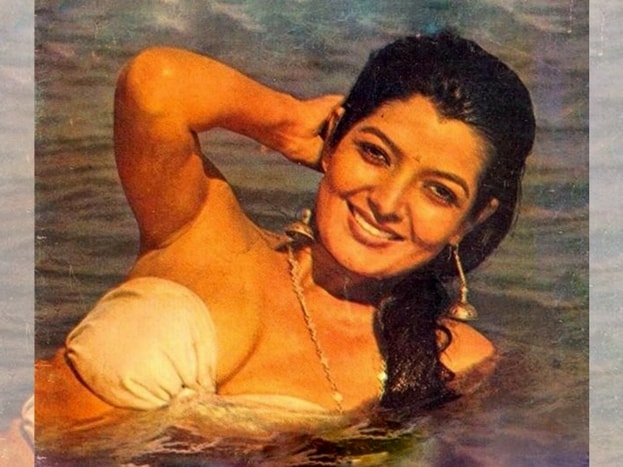 आता कारण काहीही असलं तरी छोट्या करिअरमध्येही तिने आपल्या नावाची छाप पाडली. त्याकाळात बॉलिवूडमधील बोल्ड अभिनेत्रींमध्ये तिची गणती व्हायची. सोनू वालिया सिनेमात असेल आणि त्यात किसिंग सिन नसेल असे फार क्वचित व्हायचे. आता कारण काहीही असलं तरी छोट्या करिअरमध्येही तिने आपल्या नावाची छाप पाडली. त्याकाळात बॉलिवूडमधील बोल्ड अभिनेत्रींमध्ये तिची गणती व्हायची. सोनू वालिया सिनेमात असेल आणि त्यात किसिंग सिन नसेल असे फार क्वचित व्हायचे.
