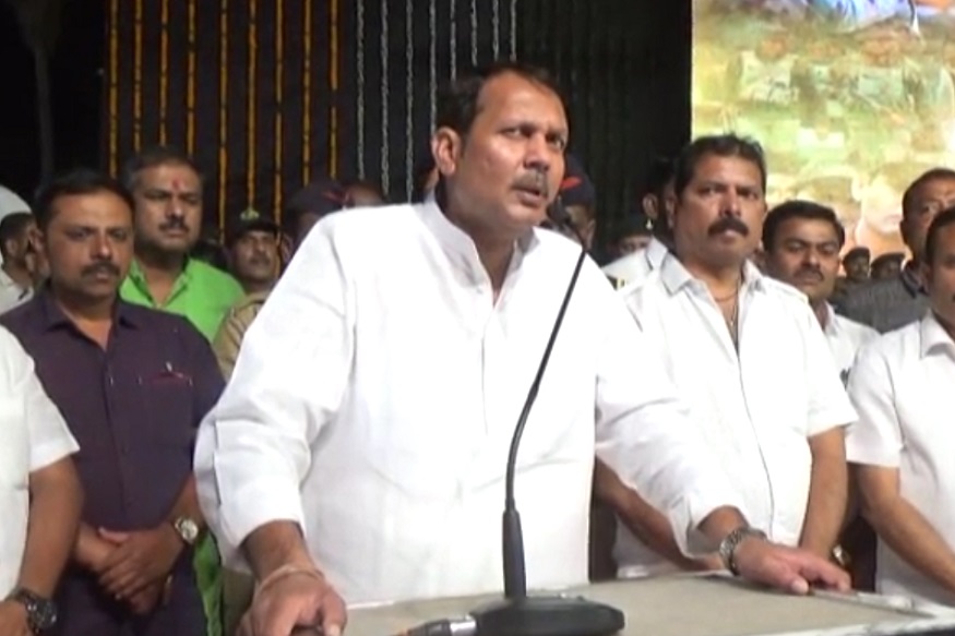 'राजे गेले, सेनापती गेले पण मावळे आमच्या सोबत'