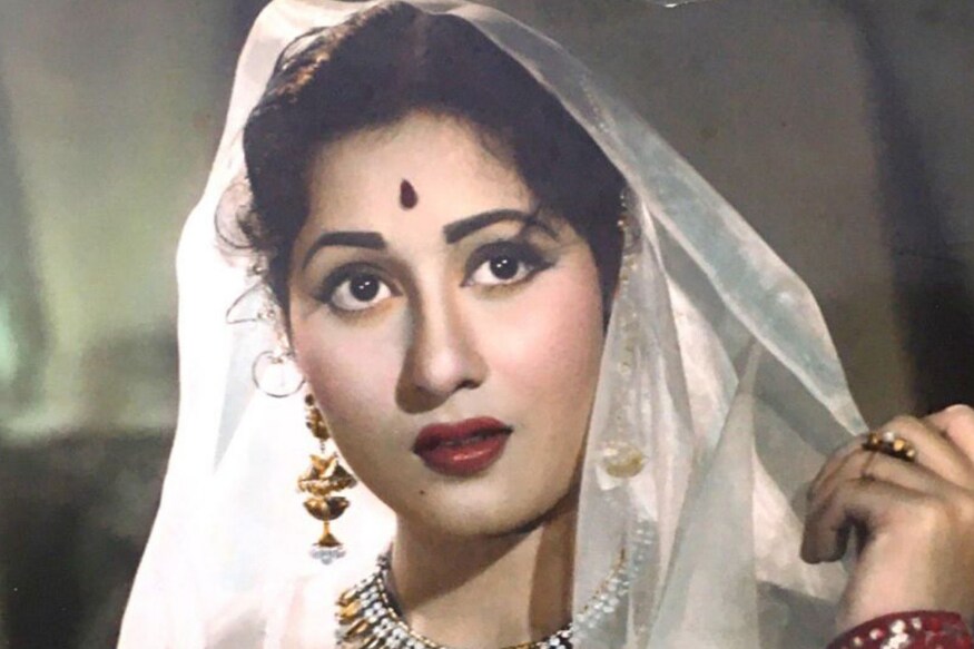 प्रत्येकाच्याच आयुष्यात चढ- उतार असतात. अशी एकही व्यक्ती नसेल जिच्या आयुष्यात फक्त दुःख आलं किंवा फक्त सुख आलं. पण मधुबाला यांच्यासोबत असं काही झालं की त्यांना ते सहन करता आलं नाही. प्रत्येकाच्याच आयुष्यात चढ- उतार असतात. अशी एकही व्यक्ती नसेल जिच्या आयुष्यात फक्त दुःख आलं किंवा फक्त सुख आलं. पण मधुबाला यांच्यासोबत असं काही झालं की त्यांना ते सहन करता आलं नाही.