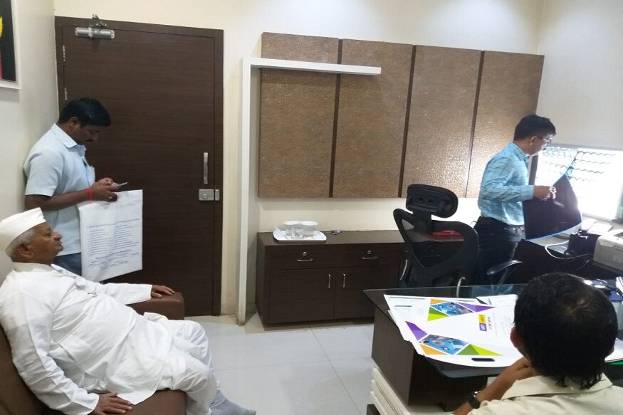 वयाच्या 82व्या वर्षी अण्णांनी केलेलं हे 22वं उपोषण होतं. यावेळी अण्णांनी भाजपनं माझा उपयोग करून घेतला अशी भावना 'न्यूज18 लोकमत'कडे व्यक्त केली होती. वयाच्या 82व्या वर्षी अण्णांनी केलेलं हे 22वं उपोषण होतं. यावेळी अण्णांनी भाजपनं माझा उपयोग करून घेतला अशी भावना 'न्यूज18 लोकमत'कडे व्यक्त केली होती.