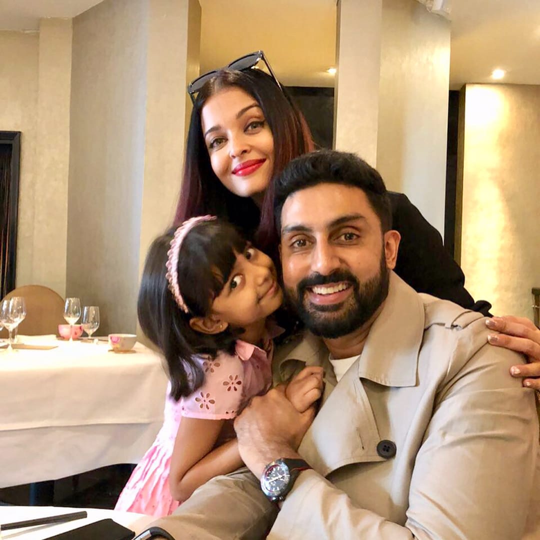 अभिषेक म्हणाला की, ‘सलमान रांगेत उभं राहण्याऐवजी सरळ बँकेत जातो आणि म्हणतो की, मुझ पर एक एहसान करना की मुझपर कोई एकसान मत करना.’ अभिषेक म्हणाला की, ‘सलमान रांगेत उभं राहण्याऐवजी सरळ बँकेत जातो आणि म्हणतो की, मुझ पर एक एहसान करना की मुझपर कोई एकसान मत करना.’