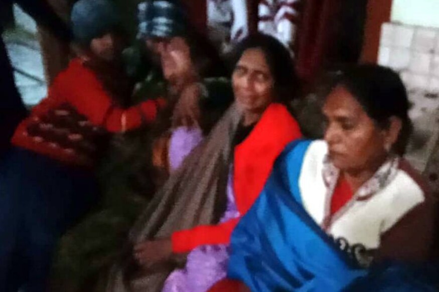 या दहशतवादी हल्ल्यात उत्तर प्रदेश येथील उन्नावचे जवान अजीत कुमार आझाद शहीद झाले. अजीत हा भावंडांमध्ये सर्वात मोठे होते. घरातील कर्ता पुरूष अजीत असल्यामुळे कुटुंबाची सर्व जबाबदारी त्यांच्यावर होती. यामुळेच अजीत सीआरपीएफमध्ये भरती झाले होते. या दहशतवादी हल्ल्यात उत्तर प्रदेश येथील उन्नावचे जवान अजीत कुमार आझाद शहीद झाले. अजीत हा भावंडांमध्ये सर्वात मोठे होते. घरातील कर्ता पुरूष अजीत असल्यामुळे कुटुंबाची सर्व जबाबदारी त्यांच्यावर होती. यामुळेच अजीत सीआरपीएफमध्ये भरती झाले होते.