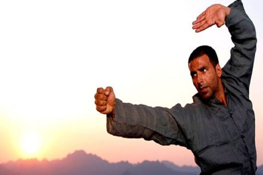 जेवणाबरोबर अक्षय व्यायामाबाबतीत पण तितकाच आग्रही आहे. त्यामुळे तो रोज सकाळी 4:30ला उठतो आणि स्वीमिंग करतो. जेवणाबरोबर अक्षय व्यायामाबाबतीत पण तितकाच आग्रही आहे. त्यामुळे तो रोज सकाळी 4:30ला उठतो आणि स्वीमिंग करतो.