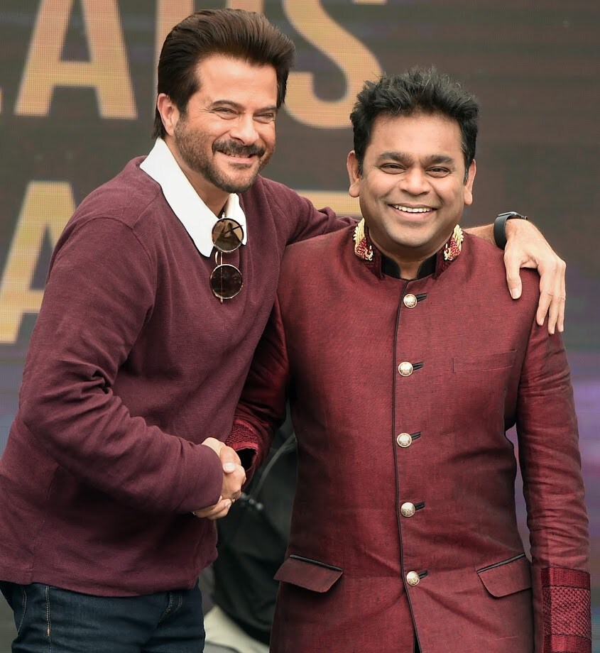 देव पटेल आणि अनिल कपूर स्टारर ‘स्लमडॉग मिलेनिअर’ प्रदर्शित होऊन १० वर्ष झाली. जगभरात या सिनेमाचं कौतुक झालं. देव पटेल आणि अनिल कपूर स्टारर ‘स्लमडॉग मिलेनिअर’ प्रदर्शित होऊन १० वर्ष झाली. जगभरात या सिनेमाचं कौतुक झालं.
