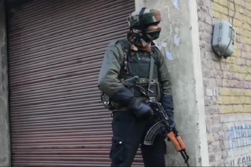 भारतीय हवाई दलाने Air Strike केल्यानंतर लष्कराने शोपियानमध्ये दोन दहशतवाद्यांचा खात्मा केला आहे. भारतीय हवाई दलाने Air Strike केल्यानंतर लष्कराने शोपियानमध्ये दोन दहशतवाद्यांचा खात्मा केला आहे.