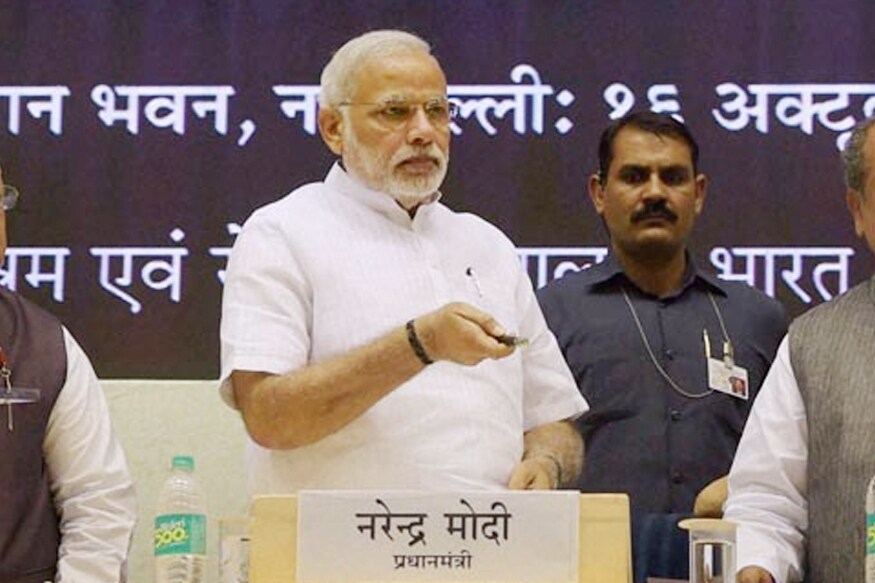 या कार्यक्रमात मोदी शेतकऱ्यांच्या खात्यात पैसे पाठवण्याच्या योजनेला सुरुवात करण्याची शक्यता आहेत. या योजनेत शेतकऱ्यांच्या खात्यावर थेट 2 हजार रुपये पोहचतील. या कार्यक्रमात मोदी शेतकऱ्यांच्या खात्यात पैसे पाठवण्याच्या योजनेला सुरुवात करण्याची शक्यता आहेत. या योजनेत शेतकऱ्यांच्या खात्यावर थेट 2 हजार रुपये पोहचतील.