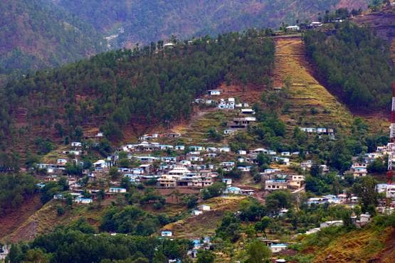 भारताच्या वायुसेनेनं बालाकोटच्या ज्या परिसरात हवाई हल्ला केला तो मानशेरा जिल्ह्यामध्ये येतो. बालाकोटमध्ये भारताच्या मिराज 2000 लढाऊ विमानांनी दहशतवाद्यांच्या ठिकाणांवर बॉम्ह हल्ला केला. सगळ्यात विशेष म्हणजे जैशने निसर्गाच्या सौंदर्याने नटलेल्या ठिकाणी त्यांचे कॅम्प तयार केले आहेत. (फाइल फोटो- Getty Images) भारताच्या वायुसेनेनं बालाकोटच्या ज्या परिसरात हवाई हल्ला केला तो मानशेरा जिल्ह्यामध्ये येतो. बालाकोटमध्ये भारताच्या मिराज 2000 लढाऊ विमानांनी दहशतवाद्यांच्या ठिकाणांवर बॉम्ह हल्ला केला. सगळ्यात विशेष म्हणजे जैशने निसर्गाच्या सौंदर्याने नटलेल्या ठिकाणी त्यांचे कॅम्प तयार केले आहेत. (फाइल फोटो- Getty Images)
