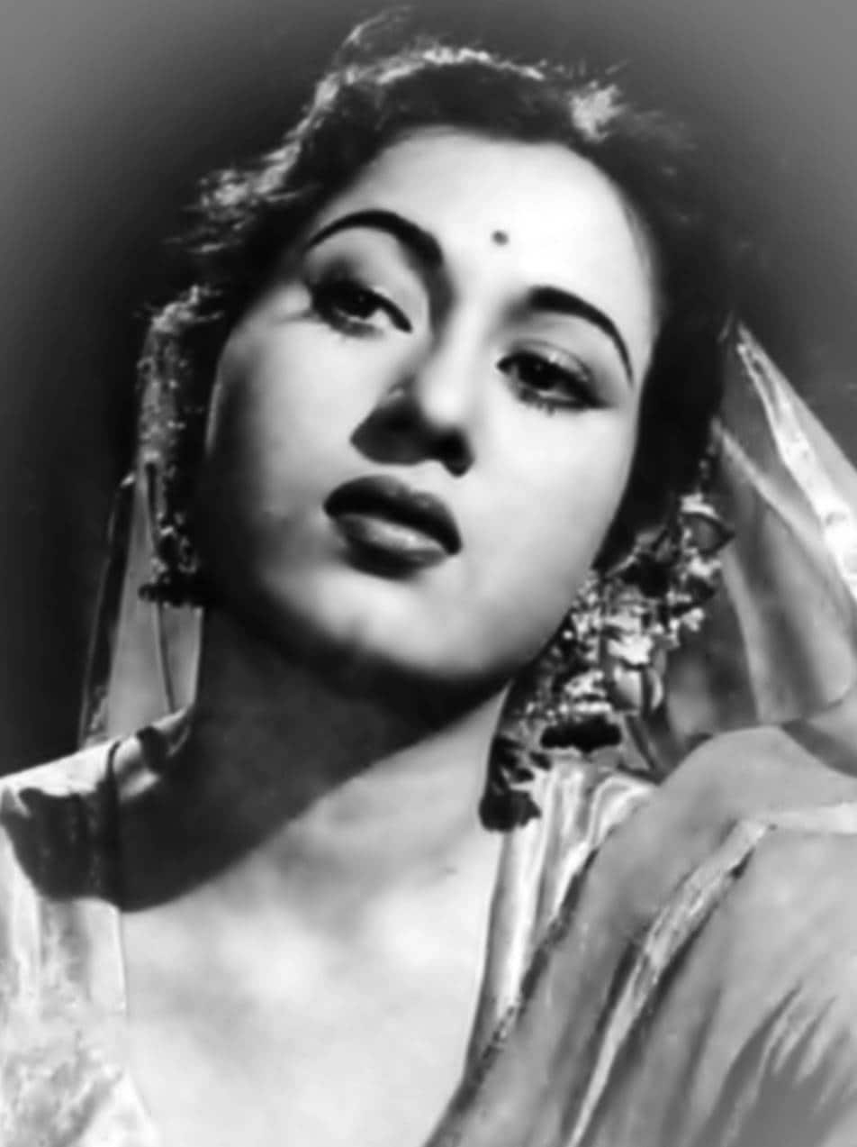 त्यावेळी मधुबाला के. आसिफ यांच्या मुगल-ए-आझम सिनेमाचं चित्रीकरण करत होती. त्या काळात मधुबालाची तब्येत फार बिघडली. आपल्या सौंदर्याची आणि आरोग्याची काळजी राखण्यासाठी मधुबाला घरात उकळलेल्या पाण्याशिवाय काहीच खात- पित नव्हती. त्यावेळी मधुबाला के. आसिफ यांच्या मुगल-ए-आझम सिनेमाचं चित्रीकरण करत होती. त्या काळात मधुबालाची तब्येत फार बिघडली. आपल्या सौंदर्याची आणि आरोग्याची काळजी राखण्यासाठी मधुबाला घरात उकळलेल्या पाण्याशिवाय काहीच खात- पित नव्हती.