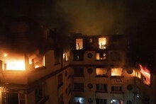 40 वर्षांच्या एका महिलेने दारूच्या नशेत पेटवली गाडी, अग्निकांडात 10 जण ठार