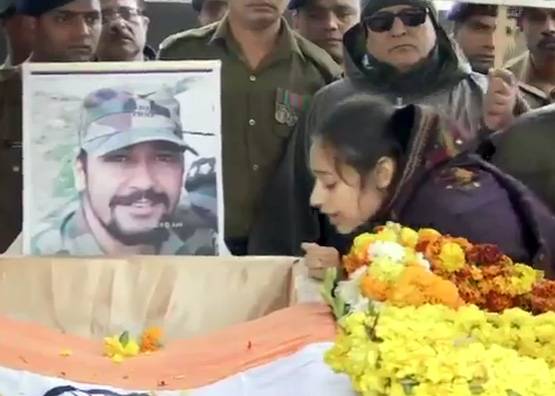 मेजर विभूती यांनी एक वर्षापूर्वी फरीदाबाद येथील निकीता कौल यांच्याशी विवाह केला होता. निकीता कौल या मुळच्या काश्मीरच्या आहेत. त्यांचे कुटुंबीय काश्मीरमधून विस्थापित झाले होते. मेजर विभूती यांनी एक वर्षापूर्वी फरीदाबाद येथील निकीता कौल यांच्याशी विवाह केला होता. निकीता कौल या मुळच्या काश्मीरच्या आहेत. त्यांचे कुटुंबीय काश्मीरमधून विस्थापित झाले होते.