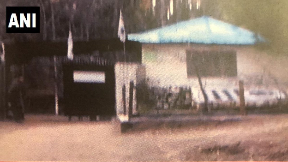 भारताचे परराष्ट्र सचिव विजय गोखले यांनी एअरस्ट्राईक्सची माहिती देताना सांगितलं की, जैशच्या दहशतवाद्यांची ट्रेनिंग सेंटर या भागात होती. भारताचे परराष्ट्र सचिव विजय गोखले यांनी एअरस्ट्राईक्सची माहिती देताना सांगितलं की, जैशच्या दहशतवाद्यांची ट्रेनिंग सेंटर या भागात होती.