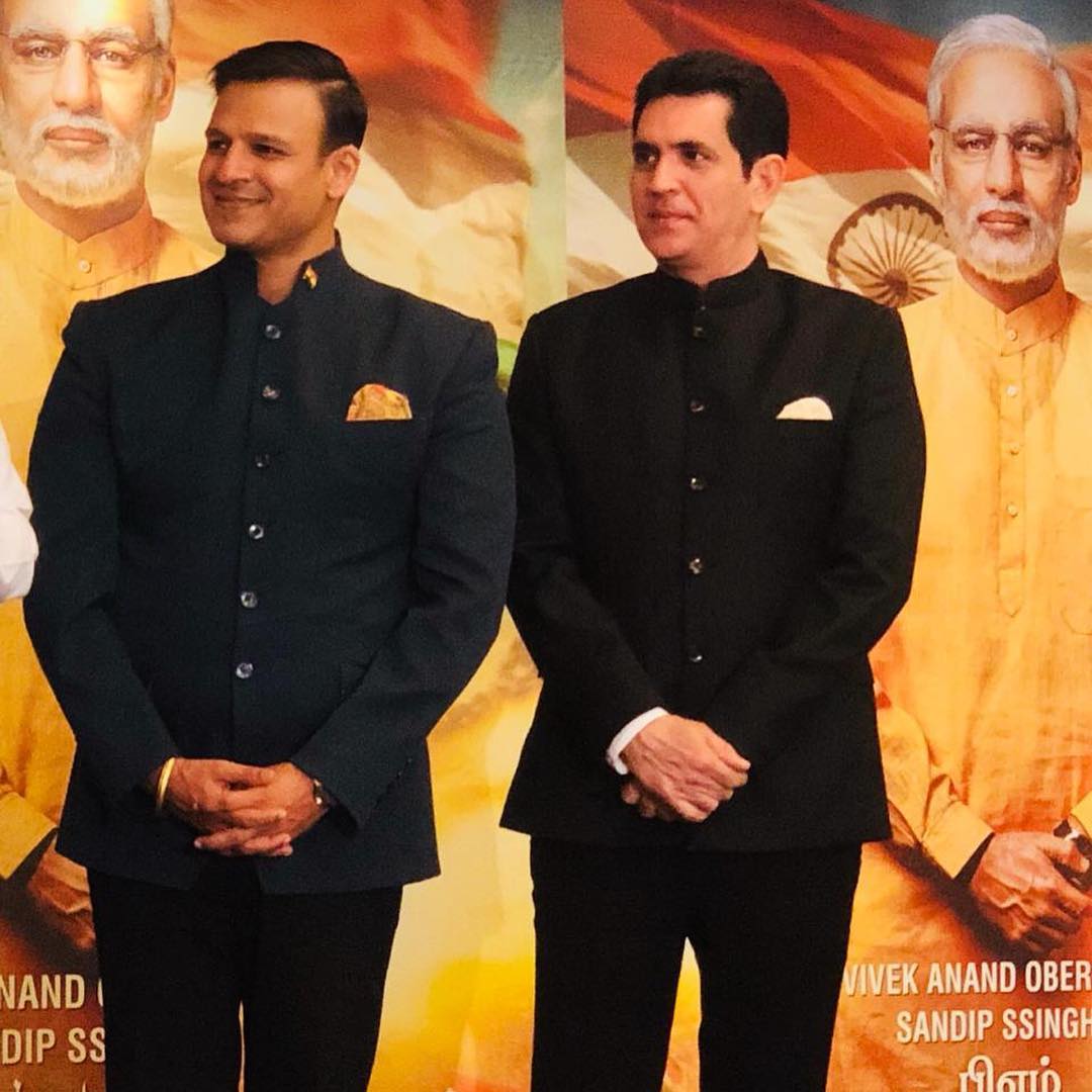 यात सर्वात चर्चेत सध्या कोणता बायोपिक असेल तर तो म्हणजे पंतप्रधान नरेंद्र मोदी यांच्या आयुष्यावर तयार होणारा बायोपिक. यात विवेक ओबेरॉय मोदींची भूमिका साकारणार आहे. यात सर्वात चर्चेत सध्या कोणता बायोपिक असेल तर तो म्हणजे पंतप्रधान नरेंद्र मोदी यांच्या आयुष्यावर तयार होणारा बायोपिक. यात विवेक ओबेरॉय मोदींची भूमिका साकारणार आहे.
