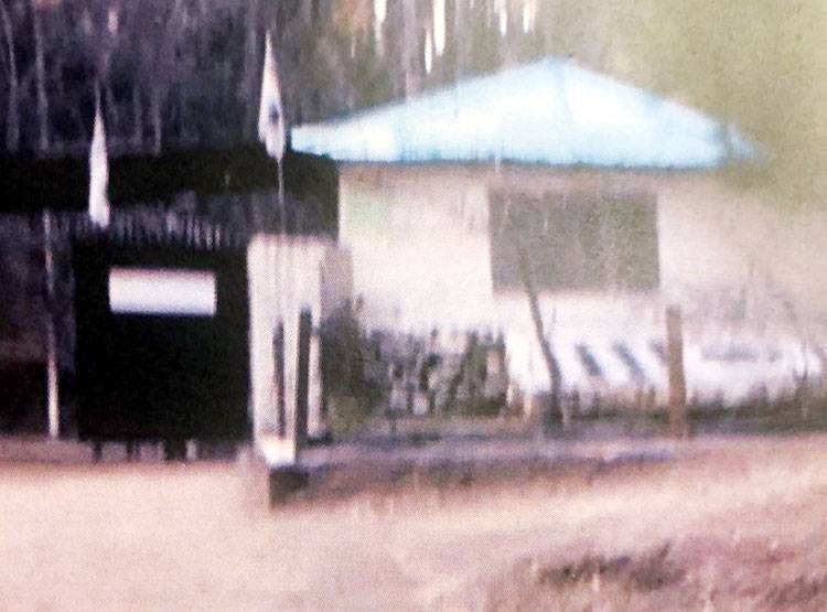 या ट्रेनिंग कँपची एक छोटी शेड, एक मशीद आणि काही बंकर असा हा तळ होता. मुझफ्फराबादपासून बालाकोट 40 किमी अंतरावर आहे. या ट्रेनिंग कँपची एक छोटी शेड, एक मशीद आणि काही बंकर असा हा तळ होता. मुझफ्फराबादपासून बालाकोट 40 किमी अंतरावर आहे.