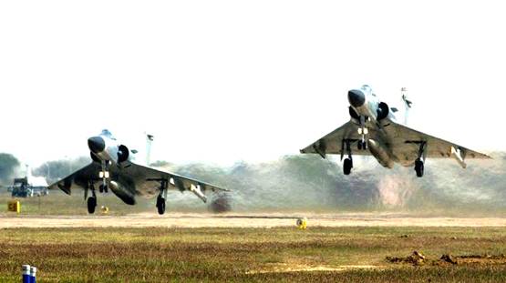 अमेरिकेनं जसं 41 मिनिटात आॅपरेशन ओसामा केलं, तसंच भारतानंही 21 मिनिटांत पाकिस्तानातल्या वेगवेगळ्या दहशतवादी अड्ड्यांवर हल्ले केले. अमेरिकेनं जसं 41 मिनिटात आॅपरेशन ओसामा केलं, तसंच भारतानंही 21 मिनिटांत पाकिस्तानातल्या वेगवेगळ्या दहशतवादी अड्ड्यांवर हल्ले केले.