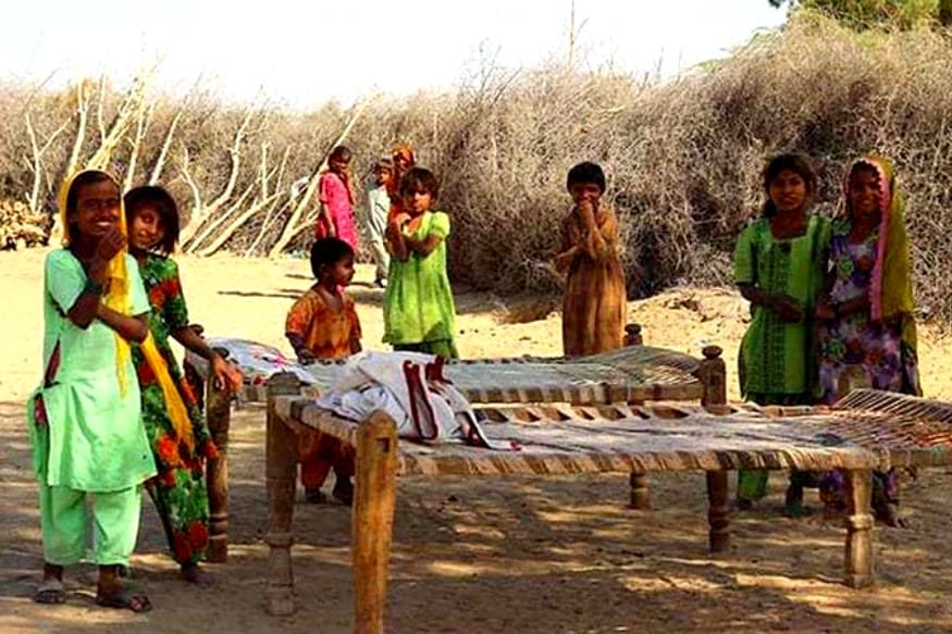 पाकिस्तानात नेहमीच अल्पसंख्याकांवरच्या अत्याचाराच्या बातम्या आपण वाचत असतो. पण तिथे असं एक गाव आहे तिथून अशा बातम्या येत नाहीत. पाकिस्तानात नेहमीच अल्पसंख्याकांवरच्या अत्याचाराच्या बातम्या आपण वाचत असतो. पण तिथे असं एक गाव आहे तिथून अशा बातम्या येत नाहीत.