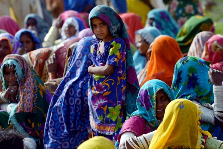हिंदू रमजानमध्ये मुस्लिमांना जेवण देतात. ईद आणि दिवाळीत एकमेकांना मिठाई देतात. इथे गुन्हेही फार घडत नाहीत. हिंदू रमजानमध्ये मुस्लिमांना जेवण देतात. ईद आणि दिवाळीत एकमेकांना मिठाई देतात. इथे गुन्हेही फार घडत नाहीत.