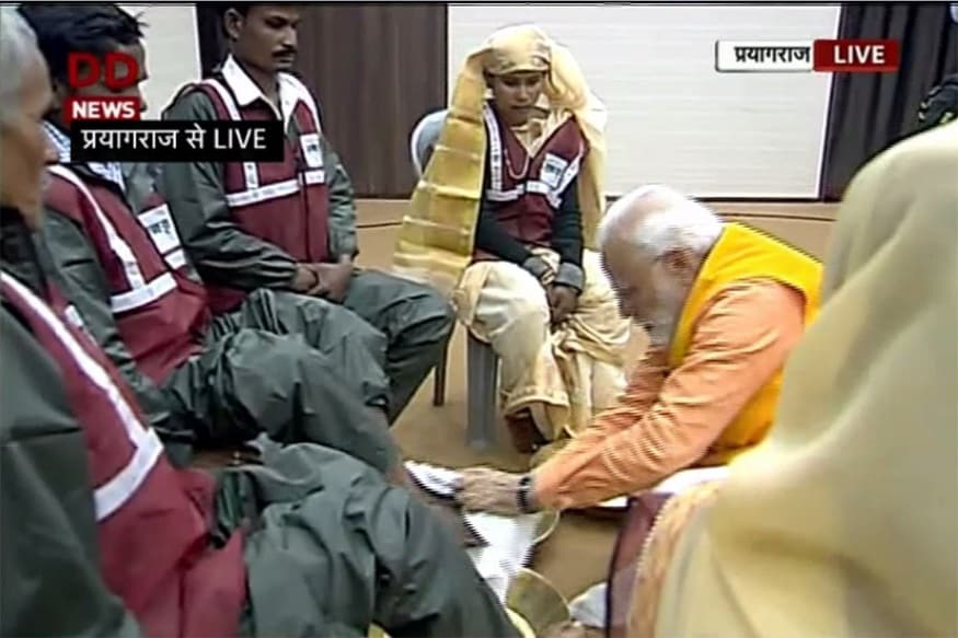 याबद्दल आम्ही आता आमच्या घरच्यांना नातेवाईकांना देखील सांगणार आहोत. मोदीं पुन्हा एकदा पंतप्रधान झाले पाहिजेत अशी भावना यावेळी सफाई कर्मचाऱ्यांनी बोलून दाखवली. याबद्दल आम्ही आता आमच्या घरच्यांना नातेवाईकांना देखील सांगणार आहोत. मोदीं पुन्हा एकदा पंतप्रधान झाले पाहिजेत अशी भावना यावेळी सफाई कर्मचाऱ्यांनी बोलून दाखवली.