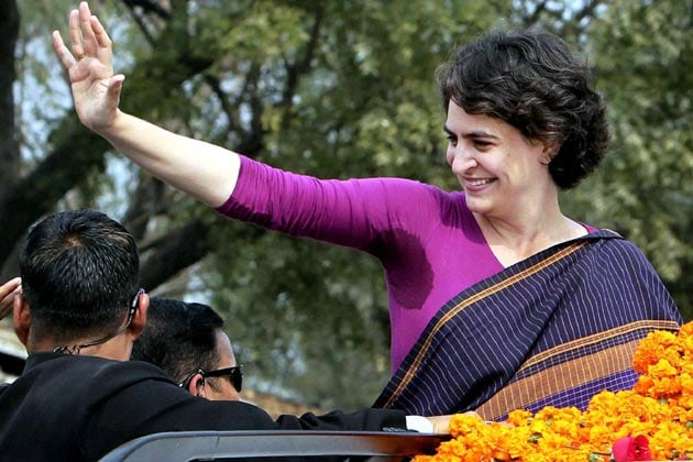 मास अपील असलेला चेहरा म्हणून प्रियांका गांधी- वड्रा यांच्याकडे पाहिलं जातंय. त्यांचा बहुप्रतीक्षित सक्रिय राजकारण प्रवेश भाजपसमोर आव्हान निर्माण करू शकतो. मास अपील असलेला चेहरा म्हणून प्रियांका गांधी- वड्रा यांच्याकडे पाहिलं जातंय. त्यांचा बहुप्रतीक्षित सक्रिय राजकारण प्रवेश भाजपसमोर आव्हान निर्माण करू शकतो.