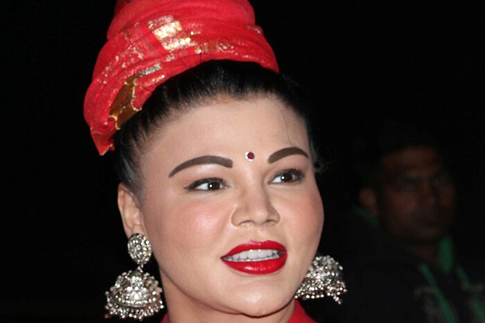 राखी म्हणाली, माझं लग्न झाल्यानंतरही लोक माझ्या मागे लागले आहेत. बिग बॉस तुम्ही तर माझे पहिले पती आहात. तुम्हाला मी आवडत होते.